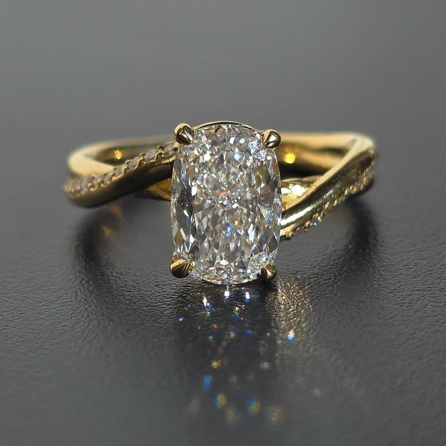 IGI-certified lab-grown diamond in a custom 4EVERU setting